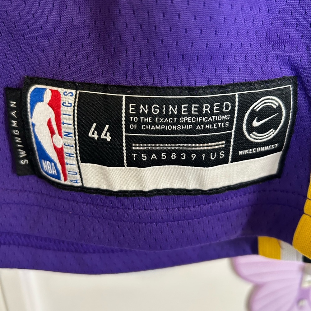 LeBron James jersey - Picture 2 of 4